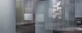 Glass è un film di genere thriller, azione, fantascienza del 2019, diretto da m. 3m Fasara Decorative Films Distributor 3m Privacy Film Dealers 3m Fasara Glass Film