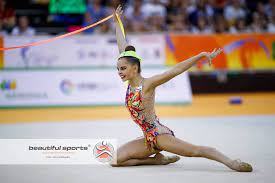 Также у близняшек есть старшая сестра полина. Arina Averina Na Chempionate Evropy 2018ispaniya Arina Averina At The European Championship 2018spain Rg Rhythmicgymnastics Gymnastics Ritmicagimnas