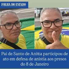 O pai de santo Sergio Pina (@sergiopinareal), conhecido por ser líder  espiritual da cantora Anitta, participou do ato em defesa de anistia aos  presos do 8 de janeiro, realizado no último domingo (