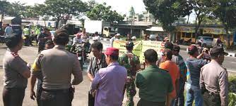 Per 2019 kapasitas produksi blesscon mencapat 1 juta meter kubik yang diproduksi dari 2 pabrik. Pabrik Maspion Pucuk Lamongan Pabrik Maspion Pucuk Lamongan Dijual Rumah Baru 2 Lantai Stu 3 Bulan Indent Rencana 10 Satriandesta Mahadyasastra Di Lamongan Lamongan Dunia Telkom