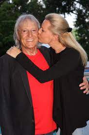 Prietenii şi apropiaţii au transmis sute de mesaje de condoleanţe, profund îndureraţi. Cum AratÄƒ È™i Cu Ce Se OcupÄƒ SoÈ›ia Lui Mihai Constantinescu Verdict Ro