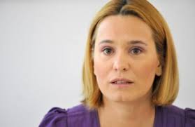 Multe voci spun ca vedeta ar incasa, in fiecare luna, o mica avere. Cat CaÈ™tigÄƒ Andreea Esca La Pro Tv Salariu Total NeaÈ™teptat
