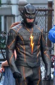 The Flash Season 3 Set Pics Give Us A New Look At Kid Flash And The Mysterious Dark Speedster The Flash Season 3 The Flash Season Kid Flash
