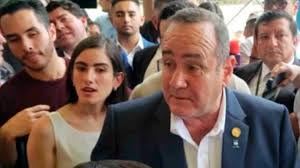La oficina de comunicación del mandatario no ha confirmado quién ocupará el rol de primera dama. Hija Del Presidente De Guatemala En La Toma De Posesion De Su Padre