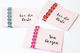 Das perfekte geschenk um eure freundschaft oder liebe zu feiern und. Freundschaftsbander Knupfen Mit Herzen Einfache Diy Anleitung