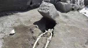 In pompeji haben forscher spuren eines pferdes entdeckt. Fund In Pompeji Mann Flieht Vor Vulkanausbruch Und Wird Erschlagen