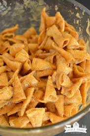 This bugles & cracker snack mix recipe is so delicious and full of flavor. Five Minute Caramel Bugles 4 Chex Mix Recipes Snack Mix Recipes Yummy Snacks