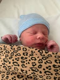 Hoera! Juf Koster en haar man Jillert zijn de trotse ouders geworden van  een gezonde zoon. Seth Koster is zijn naam. We feliciteren juf en Jillert  van harte met hun prachtige zoon