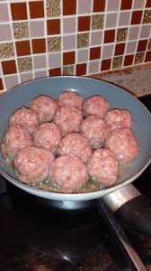 Boulettes A La Creme En 2020 Recette Boulette De Boeuf Recettes De Cuisine Boulette