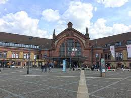 Gute verfügbarkeiten und attraktive preise. Mehrere Verletzte Polizeibeamte Nach Vorfall Am Hauptbahnhof Osnabruck Hasepost De