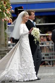 Maybe you would like to learn more about one of these? The Wedding Of Prince Johan Friso Of The Netherlands And Mabel Wisse Smit Gown By Viktor Rolf Konigliche Hochzeitskleider Kleid Hochzeit Hochzeitsfeier Ideen