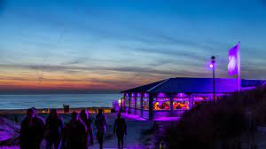 Zandvoort is as famous and crowded as beach resorts get in the netherlands. Holland 5 Besondere Beach Clubs Reisereporter De