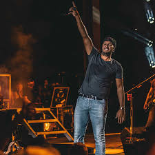 Lukebryan.us offers luke bryan's best songs and albums for download with complete song lyrics for all his songs, luke bryan tour dates, music videos, song downloads and luke bryan's biography. Tour Luke Bryan