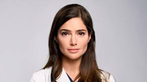 Nicholas hoult & janet montgomery scenes in an episode of skins (s2e6). New Amsterdam Janet Montgomery Spielt Dr Lauren Bloom