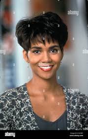 Boomerang halle berry hi-res stock photography and images
