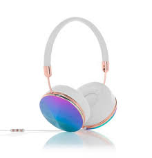 Toutes Les Tendances Mode Du Moment A Retrouver Sur Vogue Fr Casque De Musique Casque Musique Accessoires De Telephone