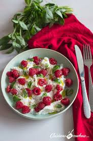 Salade De Framboises Et Burrata Au Basilic Cuisinons En Couleurs Salade De Framboise Recettes De Cuisine Burrata Recette