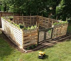 Yard landscaping ideas with a chain link fence. 12 Impressive Pallet Fence Ideas Anyone Can Build Off Grid World