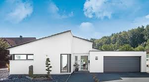 Modernes haus mit doppelgarage, massivhaus in medtierranen stil mit 239 m² wohnfläche, einfamilienhaus modern mit satteldach, garage & holz putz, vorderbrüggen bau gmbh, haus mit garage die moderne garage freshouse Barrierefreier Bungalow Von Fertighaus Weiss Hausbauhelden De Haus Bungalow Haus Hausbau Fassade