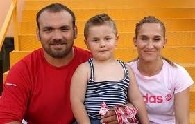 Adem kılıççı, sabriye şengül'ün adada tembel olduğunu söylemesinin ardından ben hasta olduğum zaman burada ateş bile yakalamadınız. Survivor Yarismacilarinin Esleri Veya Sevgilileri Magazin Haberleri Ntv