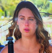 From the show Working Moms, does anybody else really have a strong  disliking for Jenny?? She is honestly a self obsessed asshole imo. Someone  change my mind? 🤷🏽‍♀️