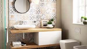 Piastrelle presentate in diversi formati e colori, con mosaici e decori di grande impatto visivo. Come Abbinare Piastrelle E Rivestimento In Bagno Grazia It