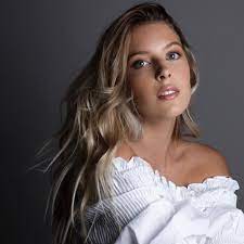 Metade subscreve o canal de ruclip Familia De Sara Carreira Lembra Que Funeral E Restrito E Pede Respeito Pela Decisao Sic Noticias