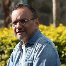 Quiero hacer un reconocimiento especial a Alfredo Pinzón, un luchador por  la vida y líder de la comuna 3, quien hoy es uno de los 1.000 vigías de  salud. Él aprobó el