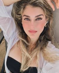 Veronica Medellin's Instagram, Twitter & Facebook