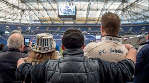 Schalke 04 steigt aus der bundesliga ab. Bewegende Gedenkfeier S04 Nimmt Abschied Von Rudi Assauer Fussball Schalke 04