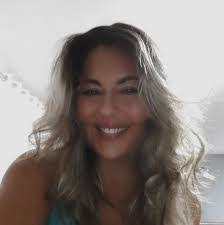 Andrea Carvalho's Instagram, Twitter & Facebook