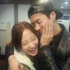 Haha make me smlie lol poor youngji ,jackson is so jealousy ❤️❤️. Youngji Deleted A 8220 Couple Selca 8221 With Jackson Aw Yiss Jackson Wang Jackson Korean Tv Shows
