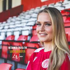 Lucy✨ (@lucyhwebster)