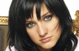 Her eyes are piercing and she just has amazing features, and yes, i like her nose and chin. Steal Ashlee Simpson S Gray Smoky Eye The Beauty Bridge Connoisseur