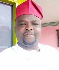 Dear men, this is 2025 If you no get money Get sense Buy Okrika,wash am  well,iron am,put am for body,spray perfume and smell nice, nobody go know  😜 Look for small money,rent