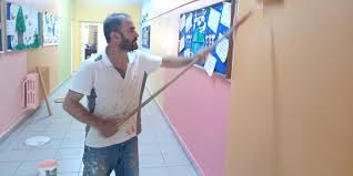 Okul Muduru Ve Yardimcisi Boya Fircalarini Eline Aldi Okulu Masraftan Kurtardi Memurlar Net