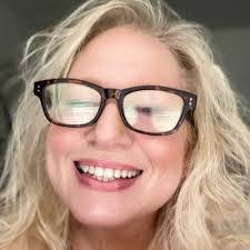 Kelly Dawn's Instagram, Twitter & Facebook