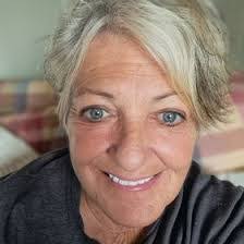 Holly Grubbs's Instagram, Twitter & Facebook