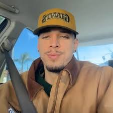 Noel loco Castillo (@HeartBreakZayyy)