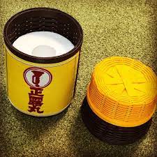 画像に含まれている可能性があるもの 1人 エコクラフト クラフトバック トイレットペーパーホルダー