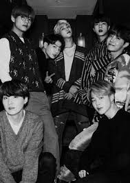 Especialmente feito de army pra army dos bolinhos mais lindos que você respeita. Bts Wall Collage Kit Kpop Aesthetic Red Black White Army Decorative Digital Print 50pcs A4size In 2021 Bts Wallpaper Bts Black And White Bts Aesthetic Pictures