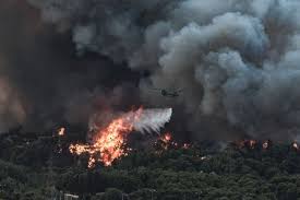 Η φωτιά περιορίστηκε άμεσα, χάρη σε όχημα της πυροσβεστικής που έφτασε εγκαίρως στο σημείο η κατάσταση ξεκάθαρα έχει ξεφύγει από κάθε έλεγχο, καθώς εδώ και λίγη ώρα φωτιά έχει ξεσπάσει και στο πεδίον του άρεως, στην. Gfunmglo Vo 8m