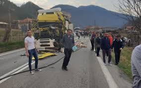 Enter & enjoy it now! Accident Grav AstÄƒzi Pe Dn7 DouÄƒ Tir Uri S Au Ciocnit Frontal Radio Romania ReÈ™iÈ›a