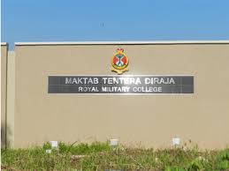 Terbuka kepada warganegara malaysia lelaki sahaja yang berumur tidak melebihi 16 tahun pada 1 januari 2018 serta memenuhi kelayakan. Syarat Kemasukan Maktab Tentera Diraja Perempuan Jom Masuk Maktab Tentera Diraja Mtd
