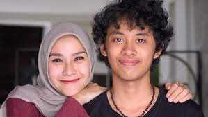 Zaskia adya mecca mengunggah hadis tentang bahaya ghibah di tengah kasus video syur mirip gisel. Zaskia Adya Mecca Is Accused Of Forgetting Connect Children And Gives An Unexpected Answer