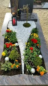Grave Site Decoration Ideas Fresh Grave Design Ive Ways To Decorate A Grave Cemetery Decorations Grave Decorations Cemetery Flowers