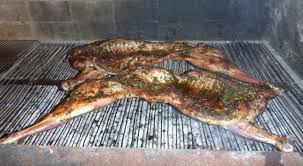Para un sabor típico de la india, condimenta el cordero con la coliflor hervida y cúrcuma. Como Hacer Cordero A La Parrilla Todo Sobre El Asado