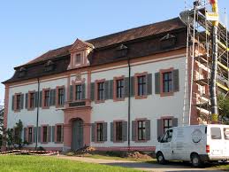 Wir geben ihnen einen überblick an passenden wohnungen in ihrer wunschstadt, von privat und von maklern. Restaurierung Der Fassade Des Hallerschlosses In Grossgrundlach Form Und Farbe Ehmann