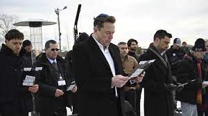 Elon Musk visits Auschwitz after uproar over antisemitic messages on X |  Stories | kake.com