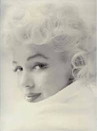 Marilyn Monroe wear a sleeveless sheath white dress and gloves at the Plaza  Hotel Fountain in New York City 1957. Photo by Sam Shaw. Source:ELLE